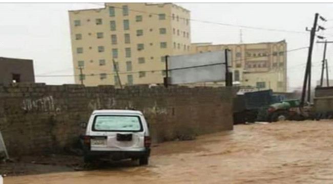 
محنة اليمن تتفاقم.. السيول تقتل 17 شخصا ووفيات كورونا بلغت 500