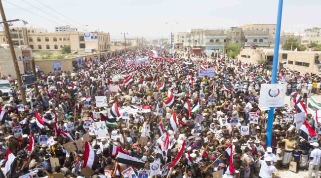 
شبوة تنتفض دعما للشرعية وتنديدا بالانقلاب الحوثي