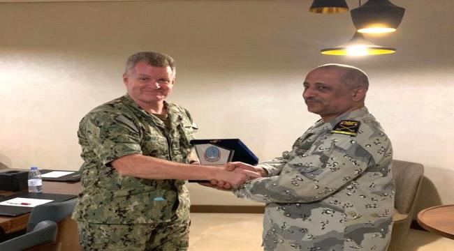
رئيس مصلحة خفر السواحل اليمنية يلتقي قائد القوات البحرية بالقيادة المركزية الأمريكية قائد الأسطول الخامس
