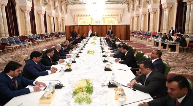 
ماذا قال الرئيس هادي للحكومة الجديدة وبماذا وجهها في أول إجتماع يعقده معها - تفاصيل 