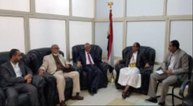 
رئيس اكبر واقدم مؤسسة اعلامية في الشرعية يعود الى حضن الحوثيين بصنعاء.. صورة