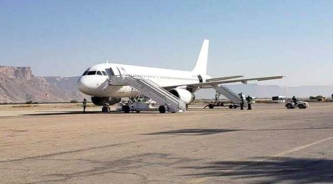 
مغادرة اسرى حوثيين من مطار سيئون الى مطار صنعاء 