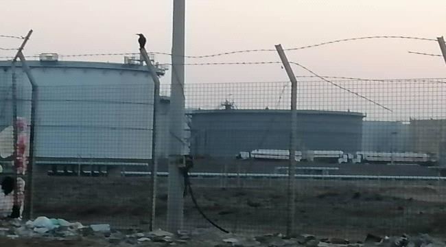 
مجلس نقابات النفط يستنكر عملية تهريب المشتقات النفطية الى خارج عدن ويطالب بدعم جهود محافظ عدن لملس
