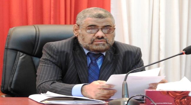 
نائب رئيس مجلس النواب يهدد بالاستقالة وحل المجلس احتجاجا على تدهور الريال اليمني 