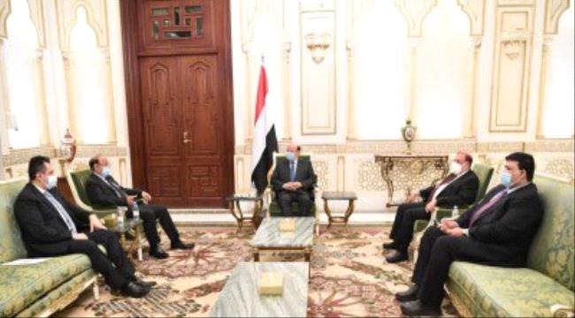 
الرئيس هادي يترأس اجتماعاً استثنائياً لقيادات الدولة للوقوف على مستجدات الحرب والأزمة الاقتصادية