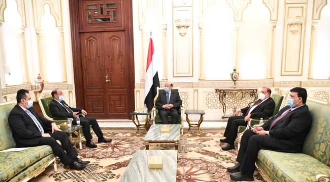 
الرئيس هادي يترأس اجتماعا لقيادات الدولة العليا