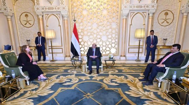 
                     الرئيس هادي يثمن الجهود الامريكية لإحلال السلام في اليمن