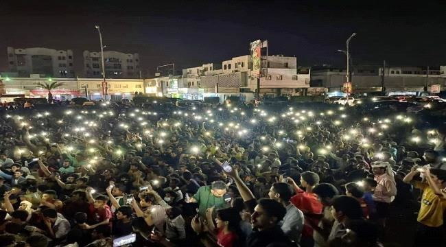 
                     النسي: ينتقدون المحتفلين بفوز اليمن وهم شركاء بالحكومة اليمنية ويحمون رئيسها في عدن!