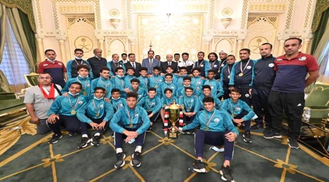 
                     الرئيس هادي يستقبل بعثة المنتخب الوطني لكرة القدم فئة الناشئين  
