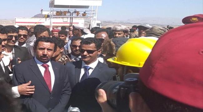 
بن عديو يفتتح المرحلة الأولى من مشروع ميناء قنا بشبوة وتفريغ أول شحنة وقود