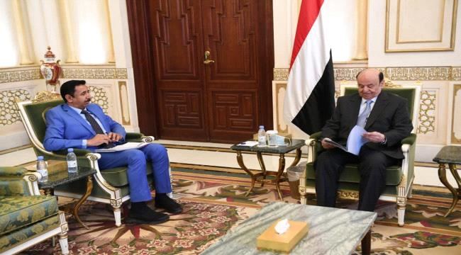 
تفاصيل لقاء يجمع الرئيس هادي بمحافظ محافظة شبوة 