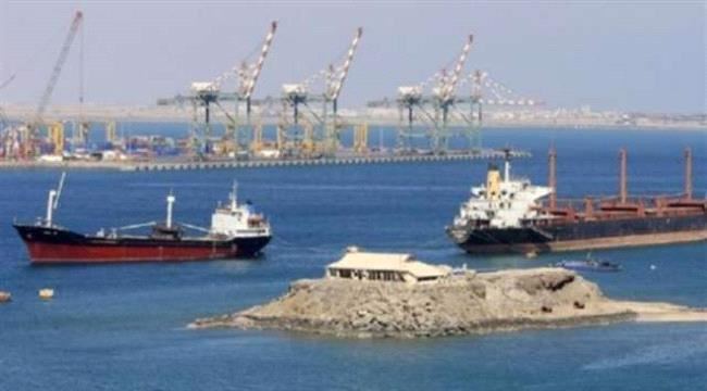 
                     بعد قرار الحكومة برفع سعر صرف الدولار ..جمارك ميناء عدن تُعلن إضراباً عام