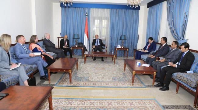 
                     تفاصيل لقاء يجمع  نائب الرئيس هادي و المبعوث الأمريكي الخاص إلى اليمن