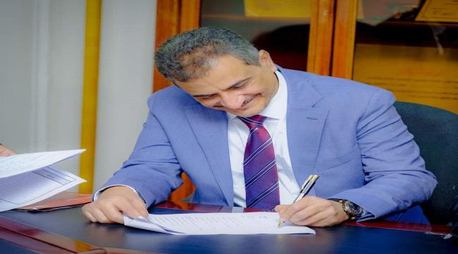 
                     محافظ عدن يصدر قرار بتعيين مديراً عاماً للمؤسسة الاقتصادية 