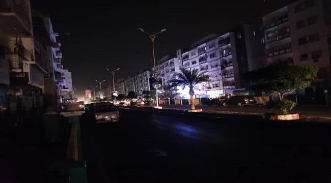 
صورة ليلية لأشهر شوارع العاصمة عدن الغارقة في ظلام دامس.. كيف بدا - شاهد