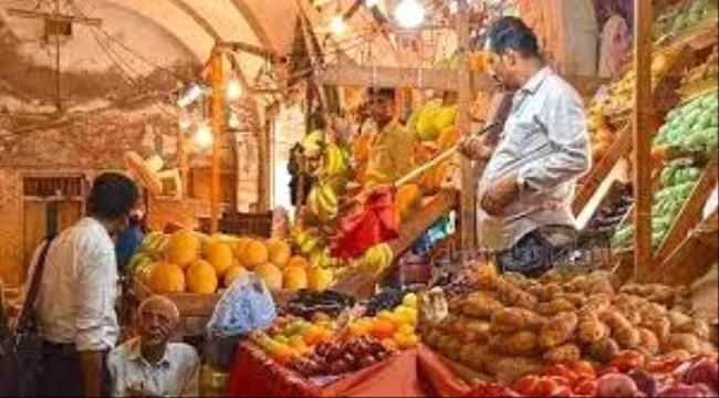 
أسعار الفواكه والخضروات بالجملة والكيلو في سوق شميلة بصنعاء