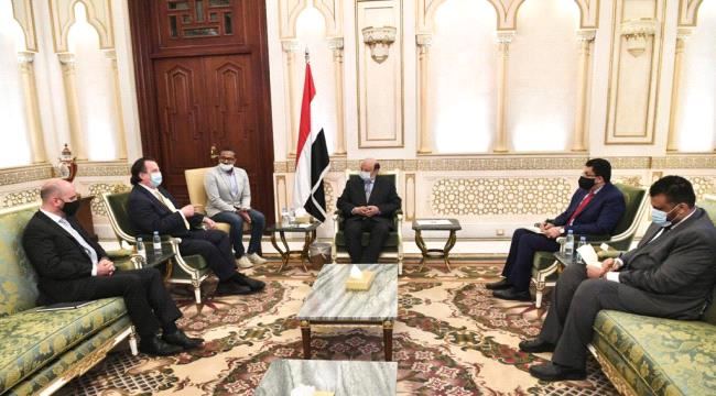 
الرئيس هادي يستقبل المنسق المقيم للامم المتحدة لدى اليمن