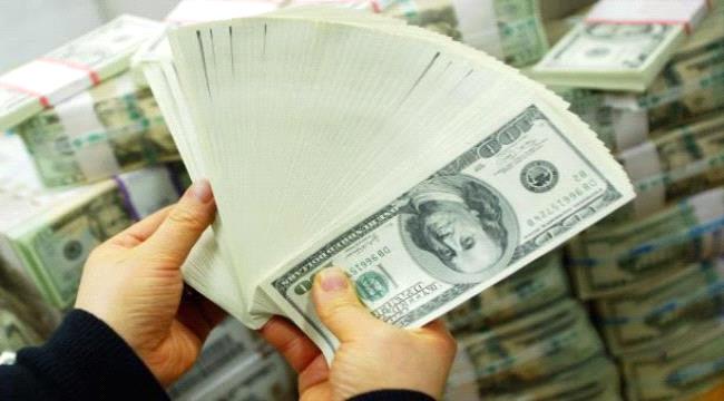 
                     تراجع أسعار صرف الدولار الأمريكي مقابل الريال اليمني في عدن وصنعاء 