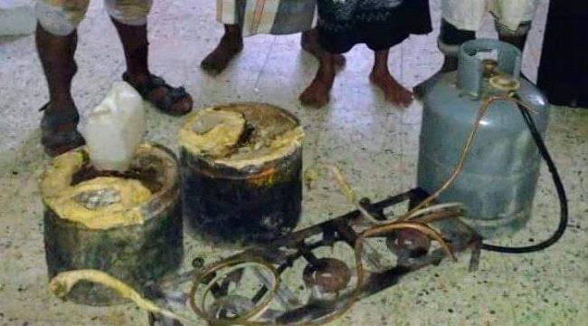 
                     ضبط 5 أشخاص بينهم امرأة أثناء مداهمة معمل لتصنيع الخمور شمال عدن