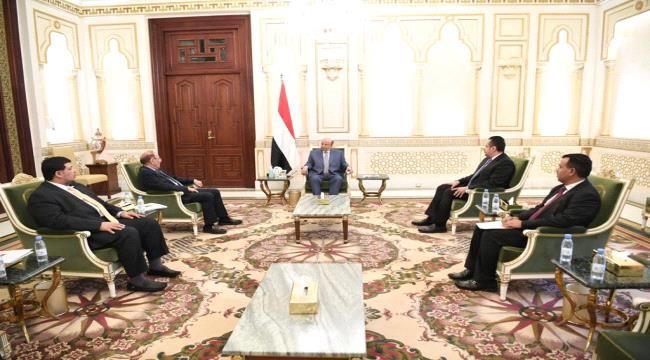 
                     الرئيس هادي يعقد إجتماع هام بنائبه ورئيس الحكومة (تفاصيل)