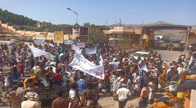 
                     تظاهرة جماهيرية حاشدة أمام بوابة مصنع أسمنت الوطنية في لحج للمطالبة بإغلاق محطة الفحم الحجري