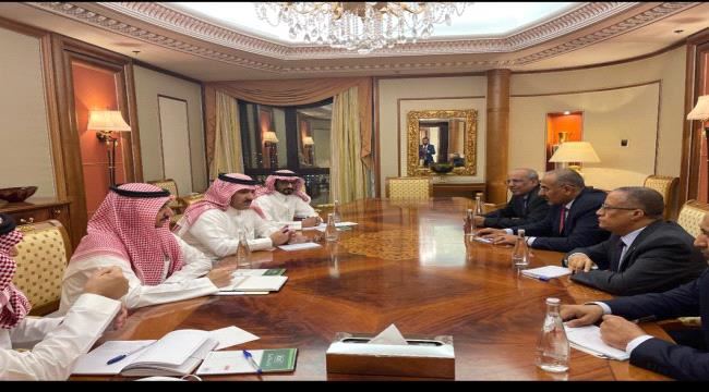 
                     تفاصيل لقاء السفير السعودي برئيس وأعضاء المجلس الانتقالي  