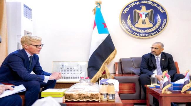
                     عيدروس الزُبيدي يستقبل مبعوث الأمين العام للأمم المتحدة في مقر رئاسة المجلس بالعاصمة عدن