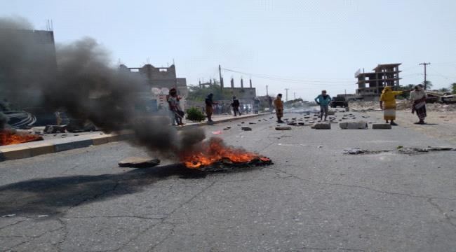 
                     احتجاجات غاضبة لمواطنين في لحج