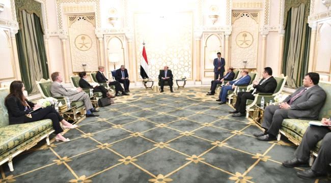
                     الرئيس هادي يستقبل المبعوث الأممي الى اليمن