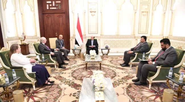 
                     الرئيس هادي يستقبل المبعوث الأمريكي الى اليمن