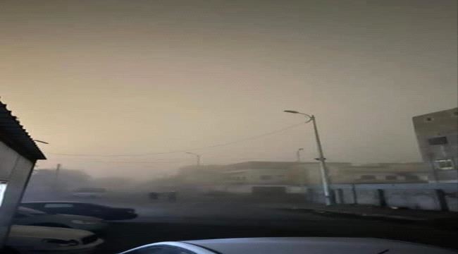 
                     بالصور.. ضباب كثيف يغطي مدينة عدن والأرصاد يوضح الأسباب