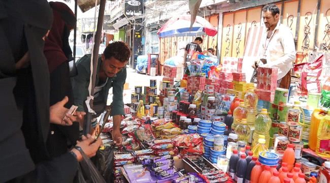 
                     الأزمة الاقتصادية تسرق فرحة اليمنيين بحلول شهر رمضان