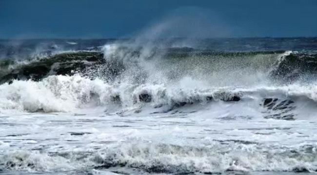 
                     تحذير هام من اضطراب البحر وارتفاع الامواج في خليج عدن