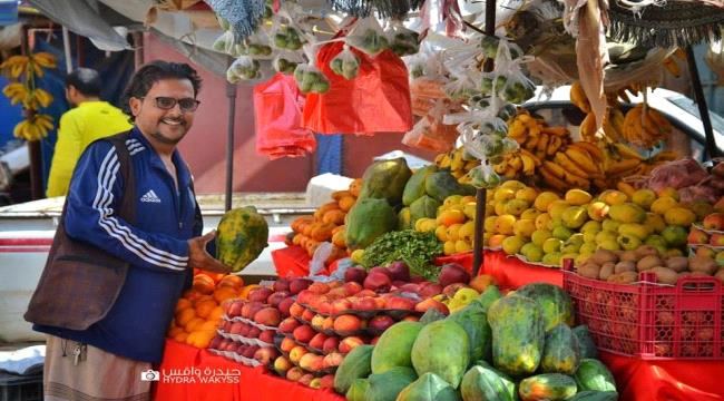 
                     أسعار الخضار والفواكه بالكليو في سوق شميلة بصنعاء اليوم الأربعاء 