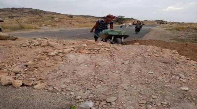 
                     الحوثيون يفخخون الطريق الرابط بين البيضاء ولحج