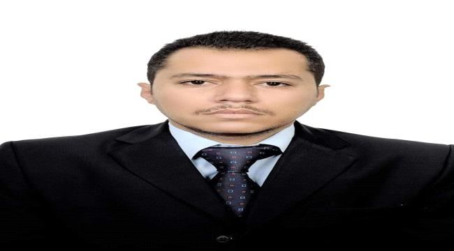 
                     وزير الداخلية يوجه الأجهزة الأمنية بعدن بالتحقيق حول ملابسات التفجير بسيارة الصحفي الحيدري