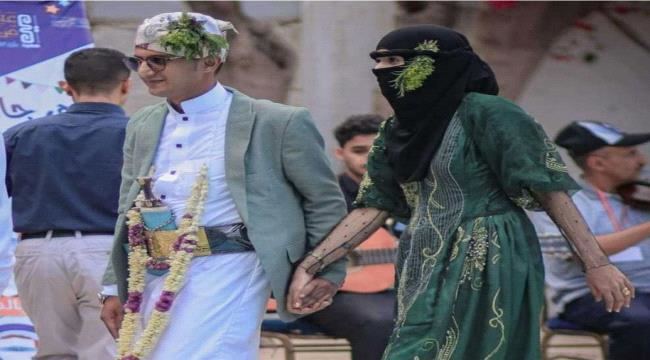 
                     عريس يمني يتلقى تهديدات بسبب ظهوره مع عروسه