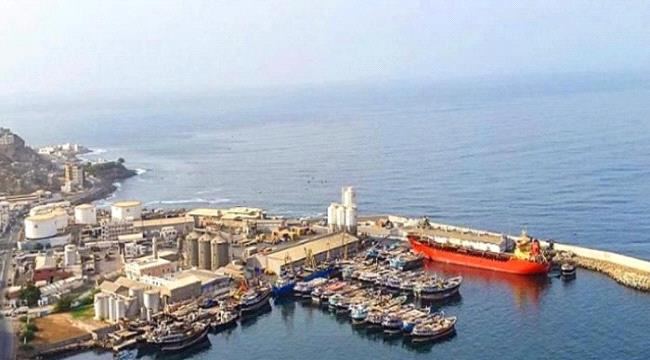 
                     وزارة الدفاع تعلن تصديها لهجمات ارهابية على ميناء الضبة وتكشف عن تضرر منصة تصدير النفط