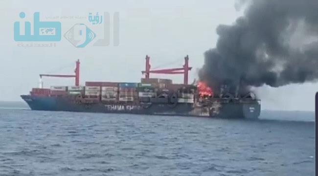 
                     بالفيديو .. اندلاع حريق هائل في باخرة بالقرب من ميناء عدن - شاهد 