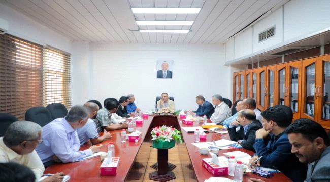 
                     إجتماع في عدن يناقش خطة وإجراءات مكتب الصناعة لضبط المخالفات 