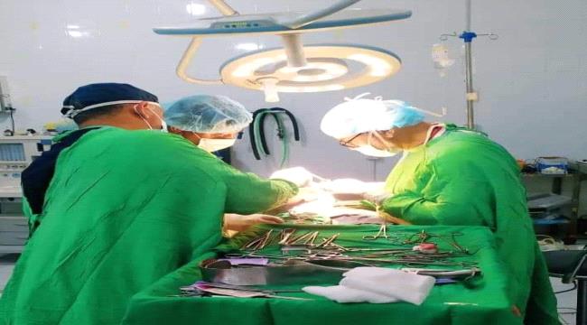 
                     مخيم طبي مجاني يجري ١١٠ عمليات جراحية بمستشفى بابكر الخيري بحضرموت 