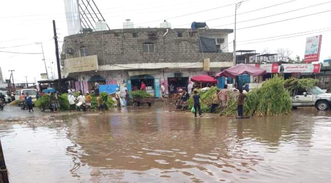 هطول أمطار غزيرة على عاصمة محافظة أبين  ...