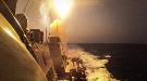 ميليشيا الحوثي تستهدف مدمرتين أميركيتين وسفينتين بالبحر.
